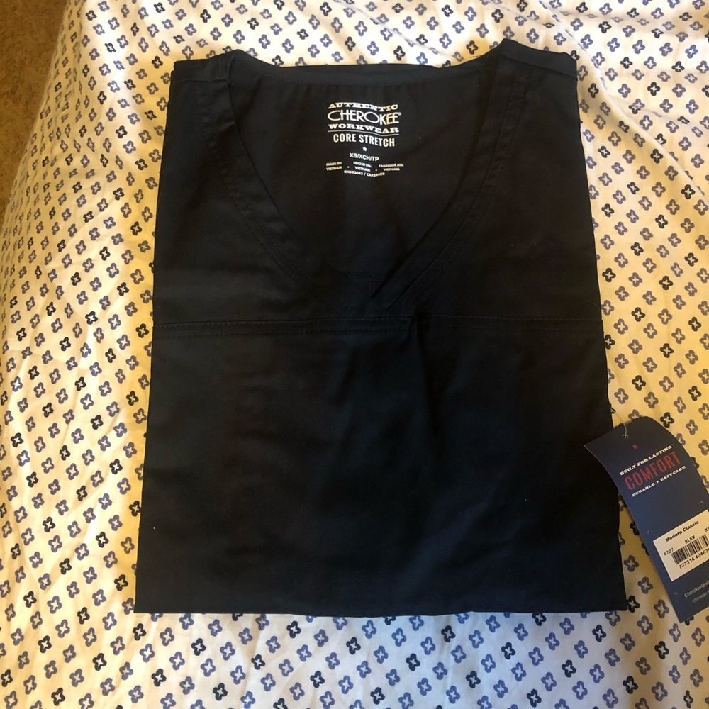 Cherokee short sleeved SMALL